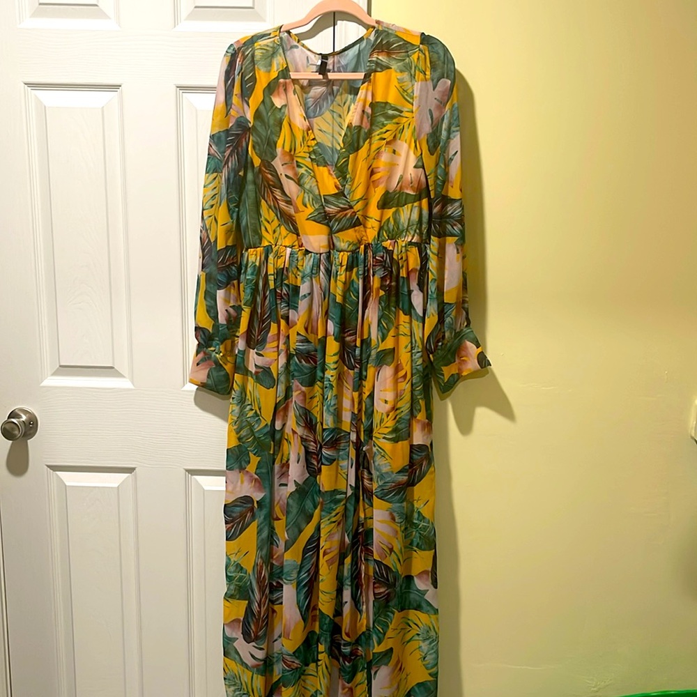 Maxi dress with two slits very flowy